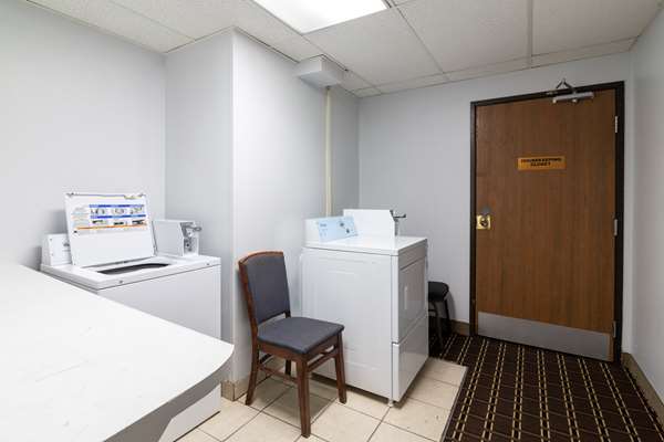  - Americas Best Value Inn Fargo - I-29, Exit 64
