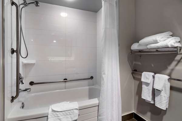  - Best Western Plus Vancouver Airport Hotel