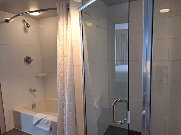  - Best Western Plus Vancouver Airport Hotel