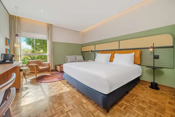 1 KING BED FAMILY ROOM