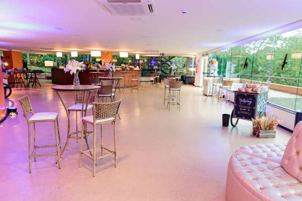 Almenat Embu das Artes, Tapestry Collection by Hilton