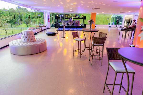 Almenat Embu das Artes, Tapestry Collection by Hilton