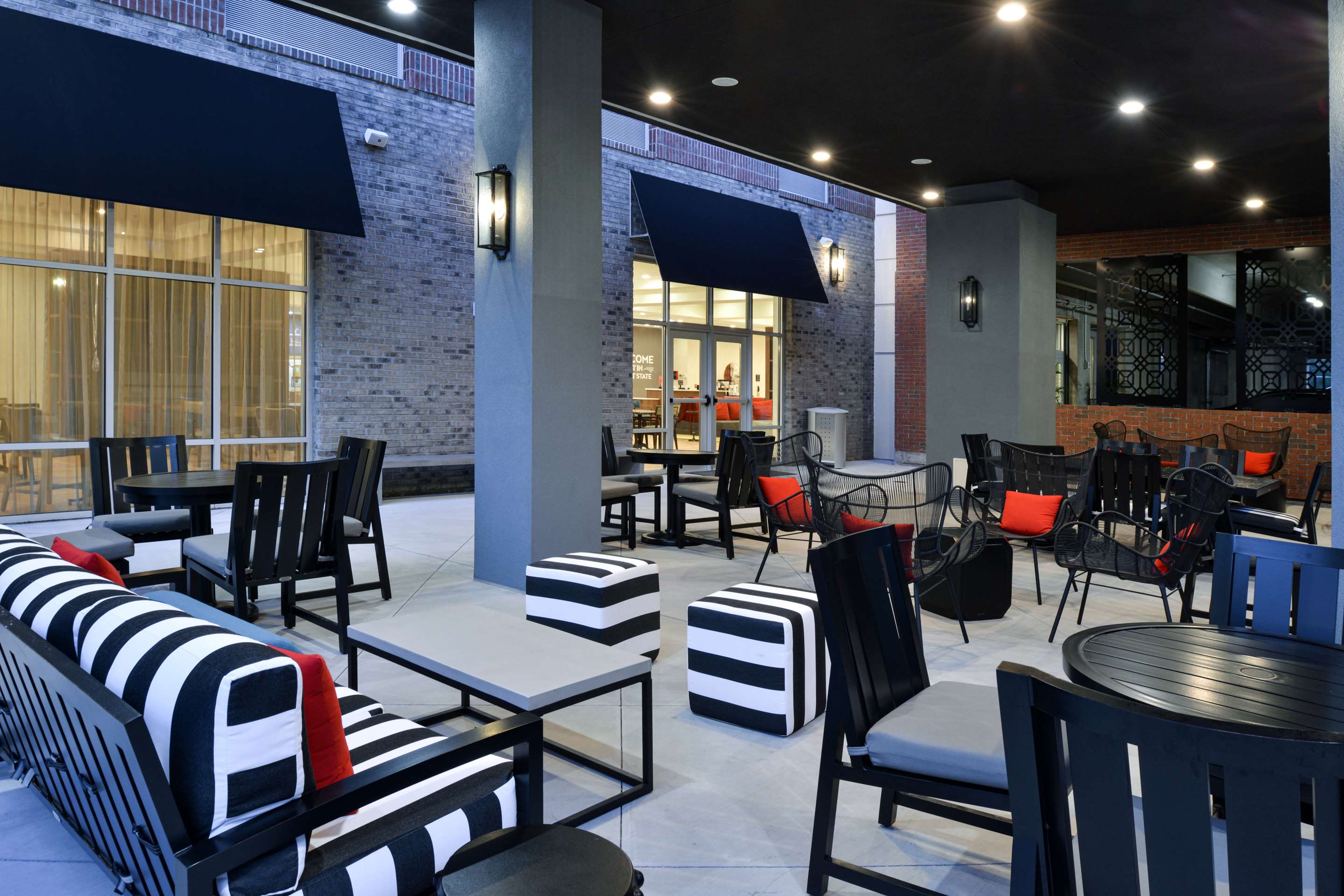 Exterior | Hampton Inn & Suites Greensboro Downtown, Nc