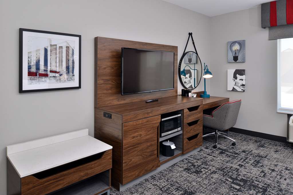 Hampton Inn & Suites Greensboro Downtown - Tap to explore photos
