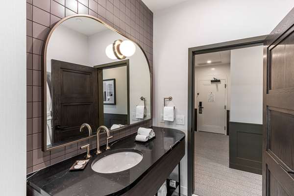  - Westley Calgary Downtown Hotel