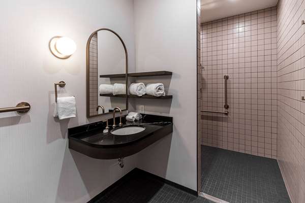  - Westley Calgary Downtown Hotel