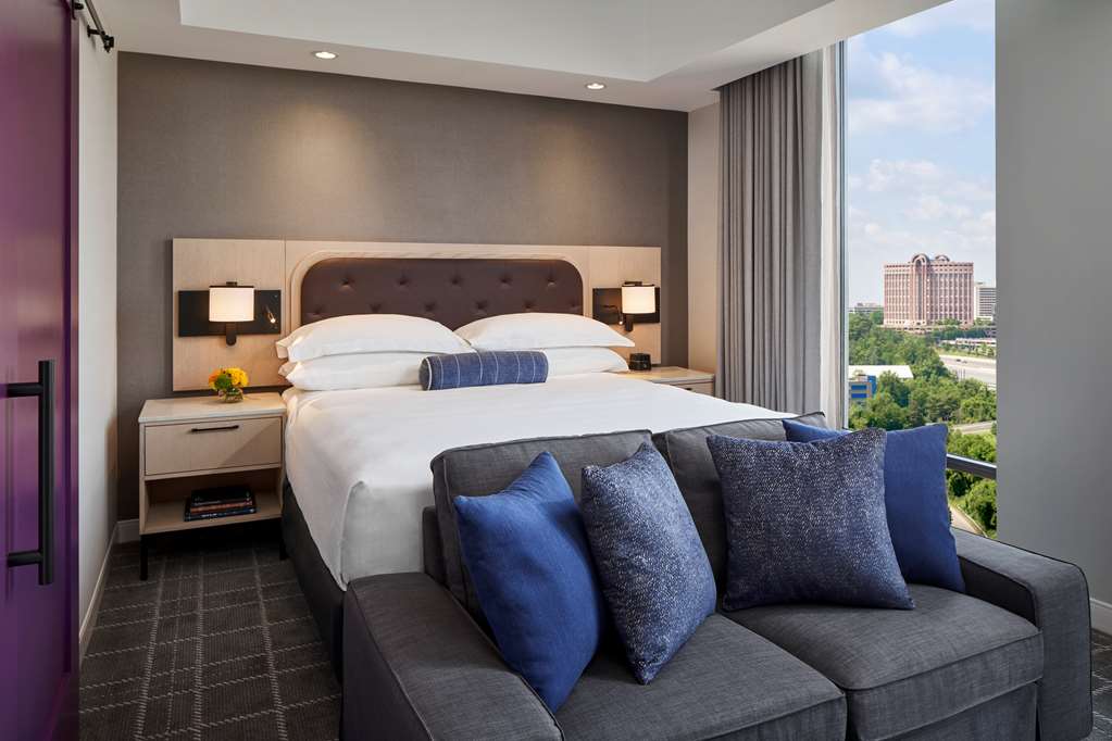 THE WATERMARK HOTEL-guestroom-Guest Room,On-Site.jpg