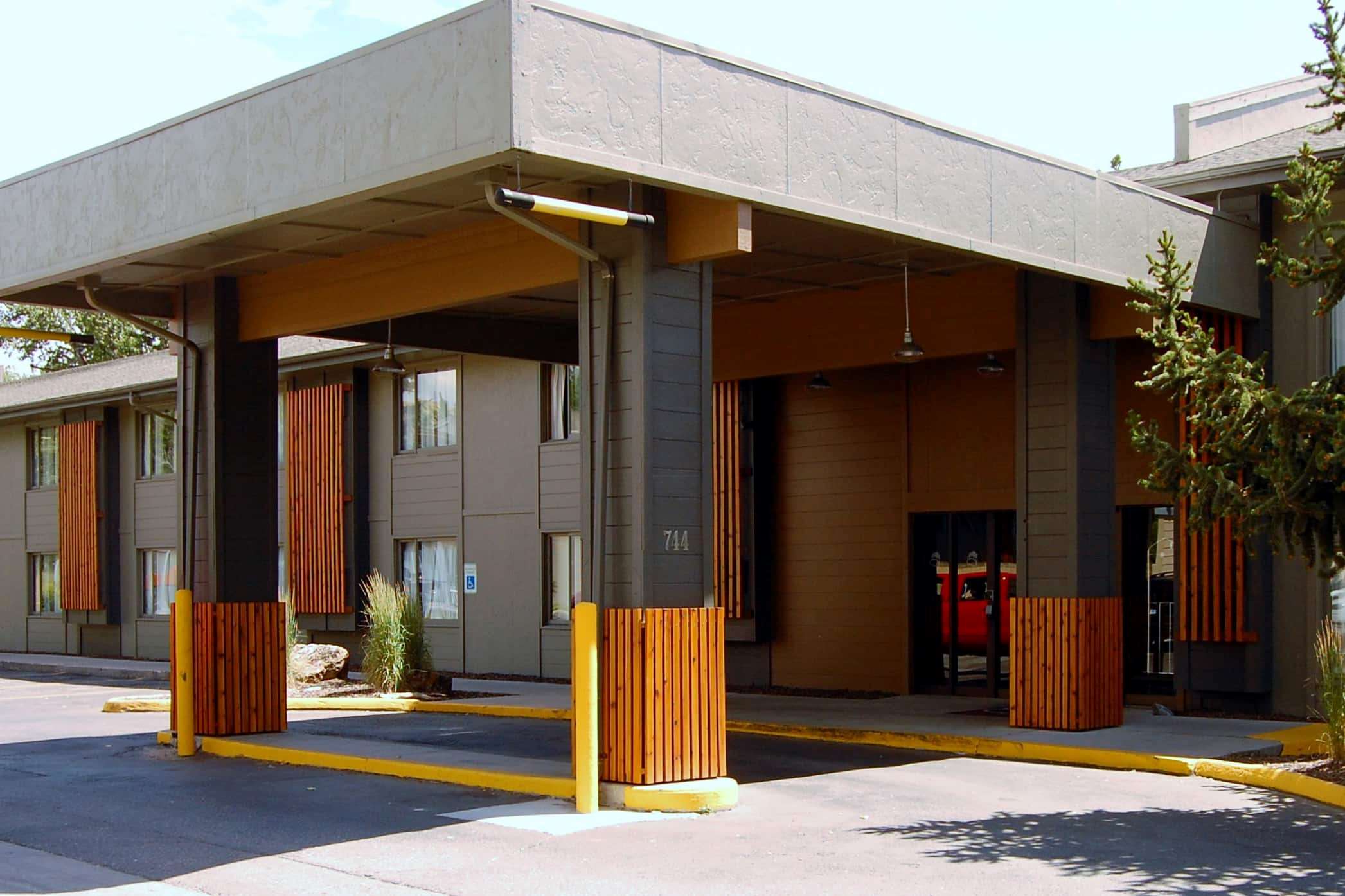 Exterior | Days Inn and Suites by Wyndham Downtown Missoula-University