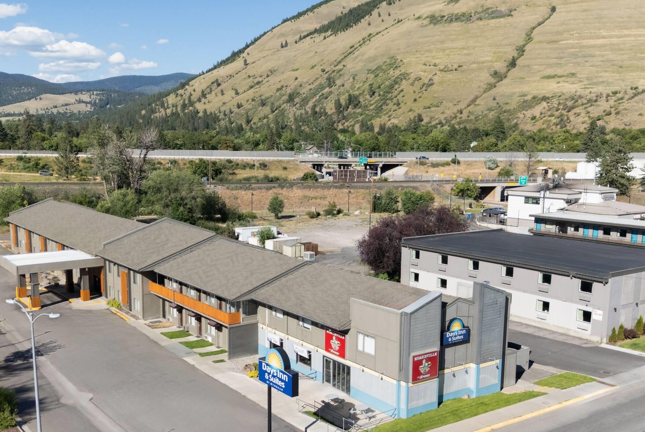 Exterior | Days Inn and Suites by Wyndham Downtown Missoula-University