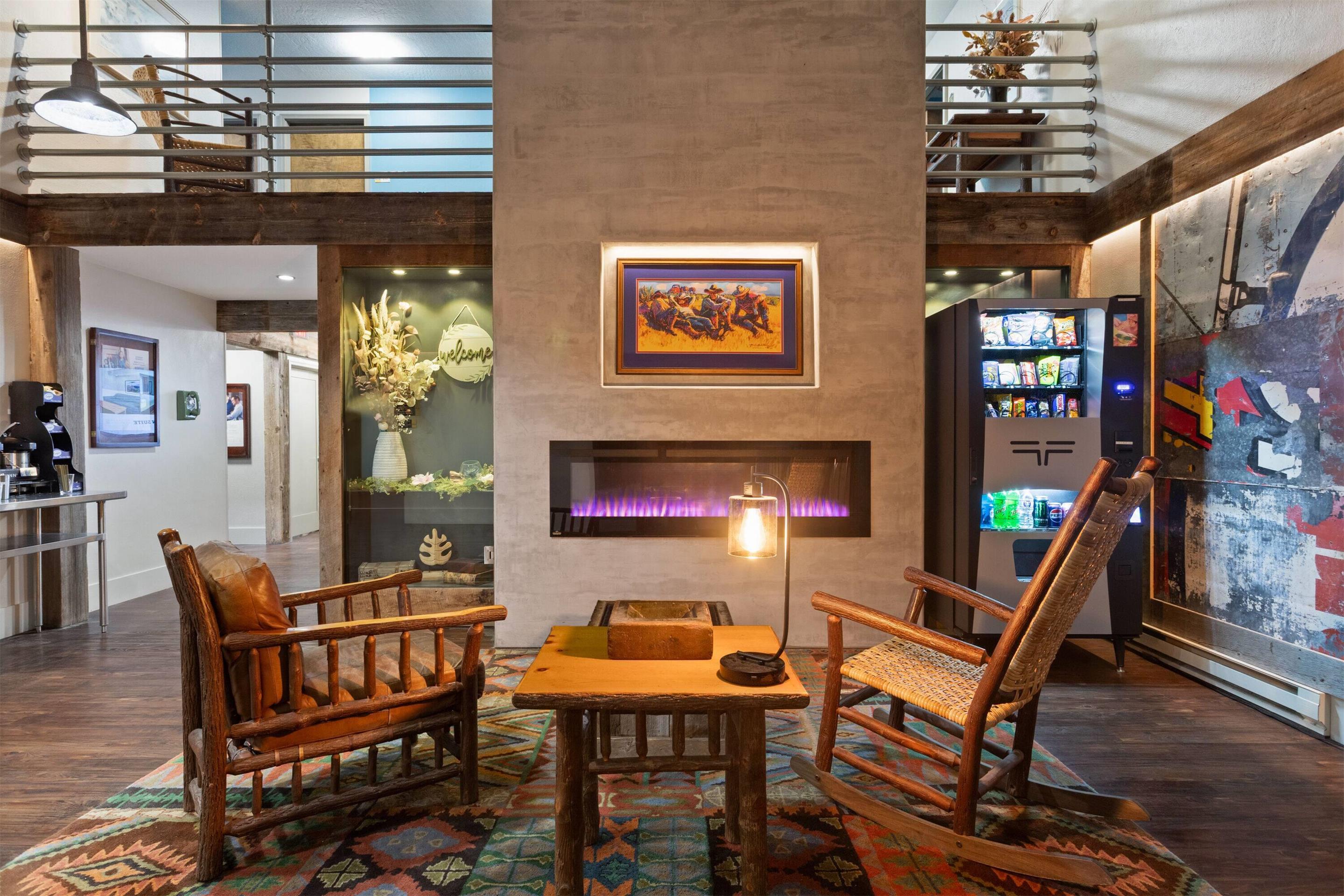 Lobby | Days Inn and Suites by Wyndham Downtown Missoula-University