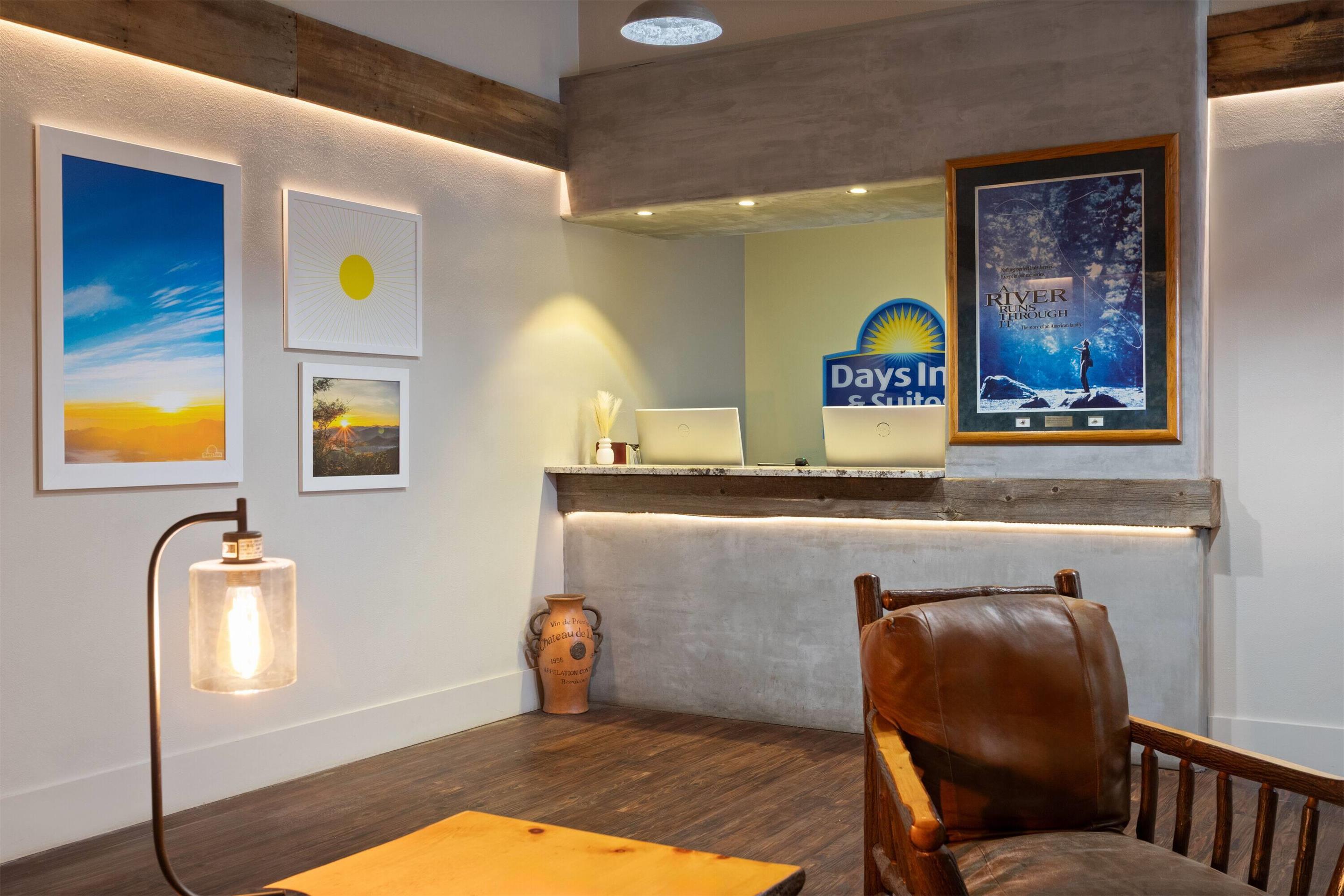 Reception | Days Inn and Suites by Wyndham Downtown Missoula-University