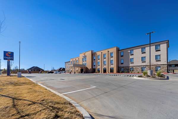 Exterior view - Comfort Inn & Suites Harrah