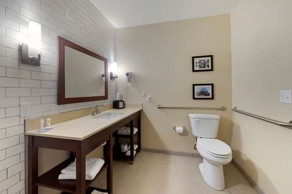  - Comfort Inn & Suites Harrah