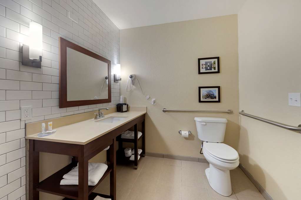COMFORT INN AND SUITES HARRAH-guestroom-Guest Room,On-Site.jpg