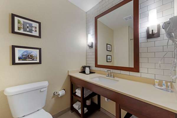  - Comfort Inn & Suites Harrah