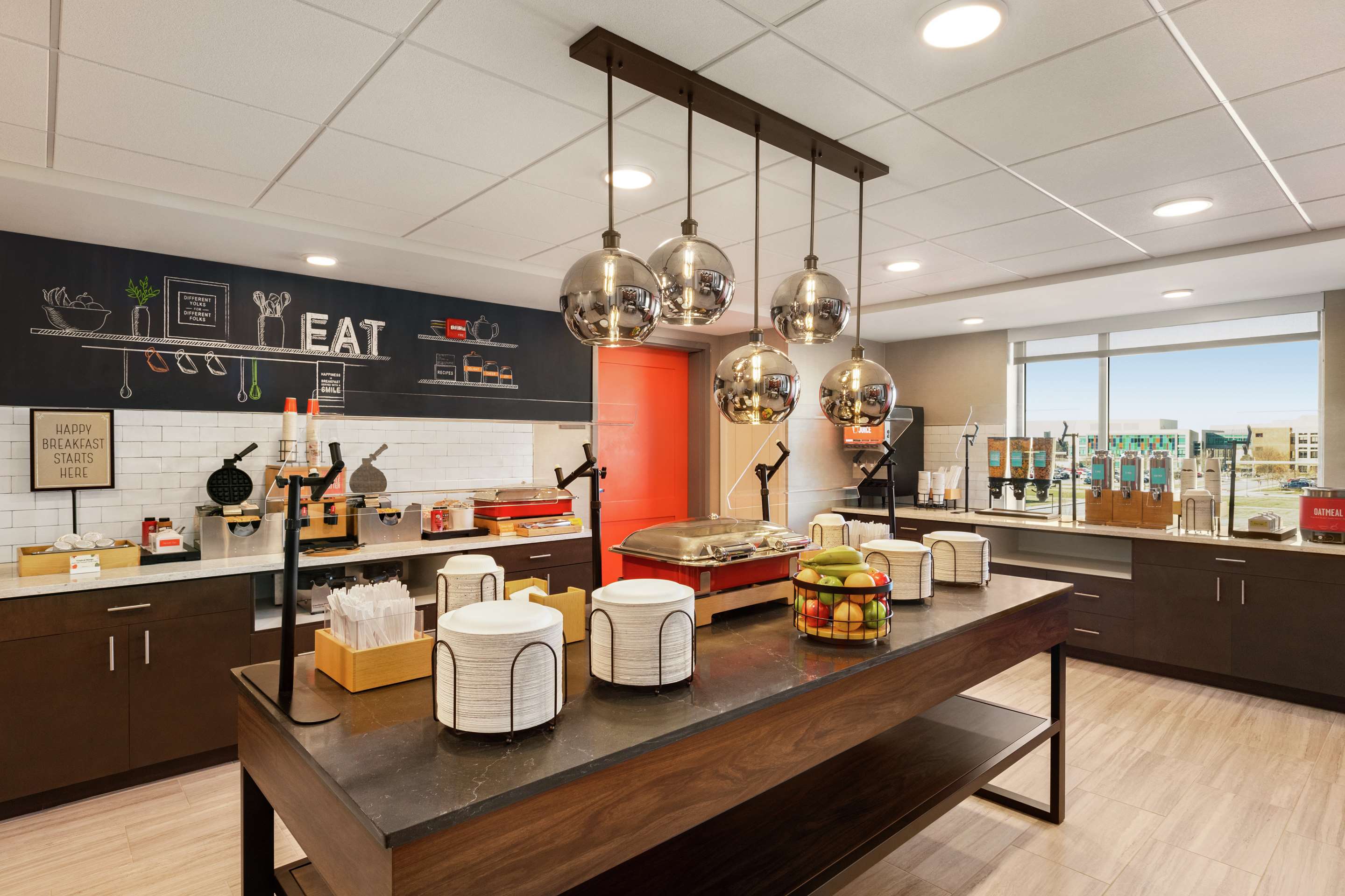 Breakfast Area | Hampton Inn Indianapolis Downtown IUPUI