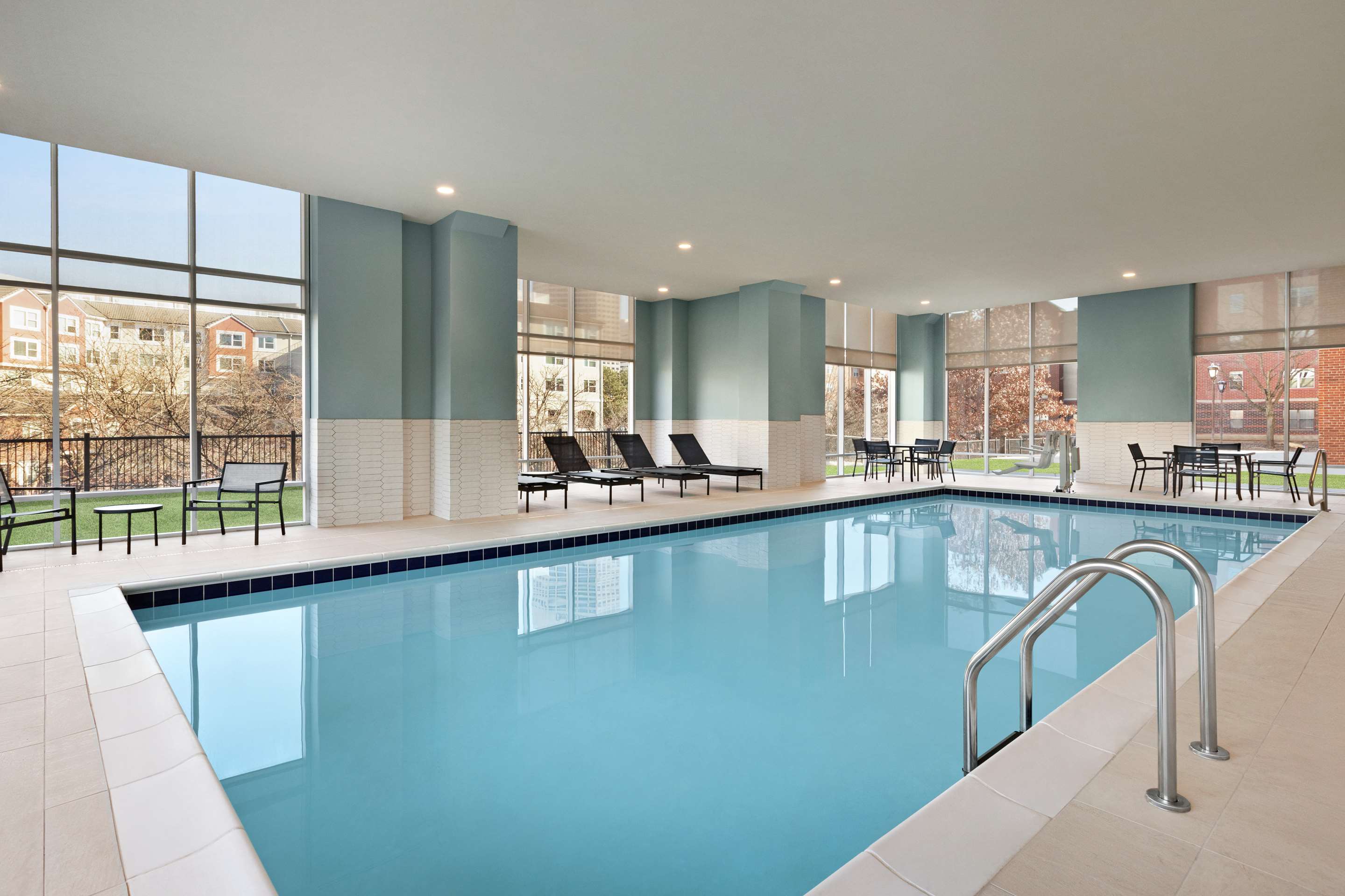 Pool | Hampton Inn Indianapolis Downtown IUPUI