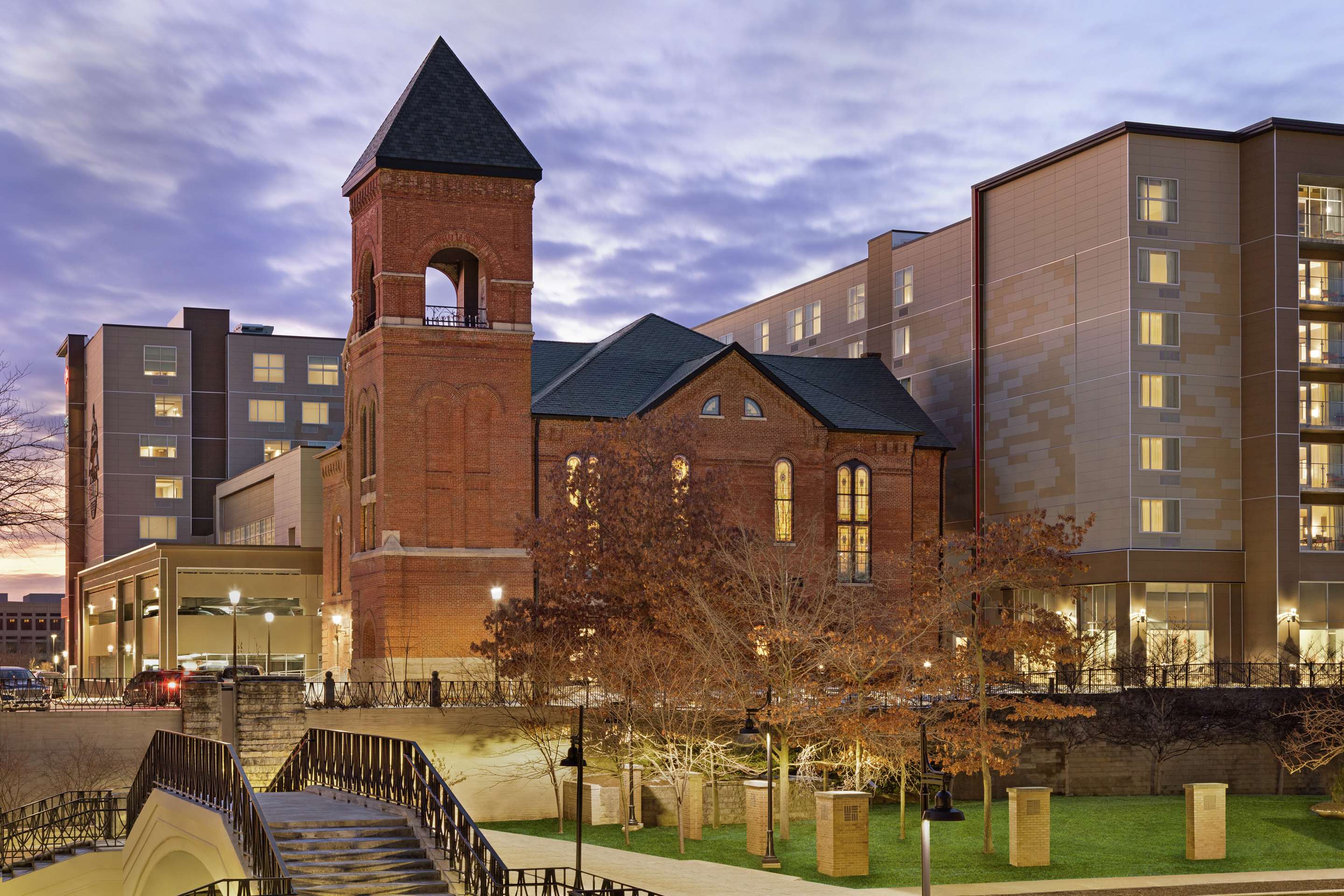 Exterior | Hampton Inn Indianapolis Downtown IUPUI