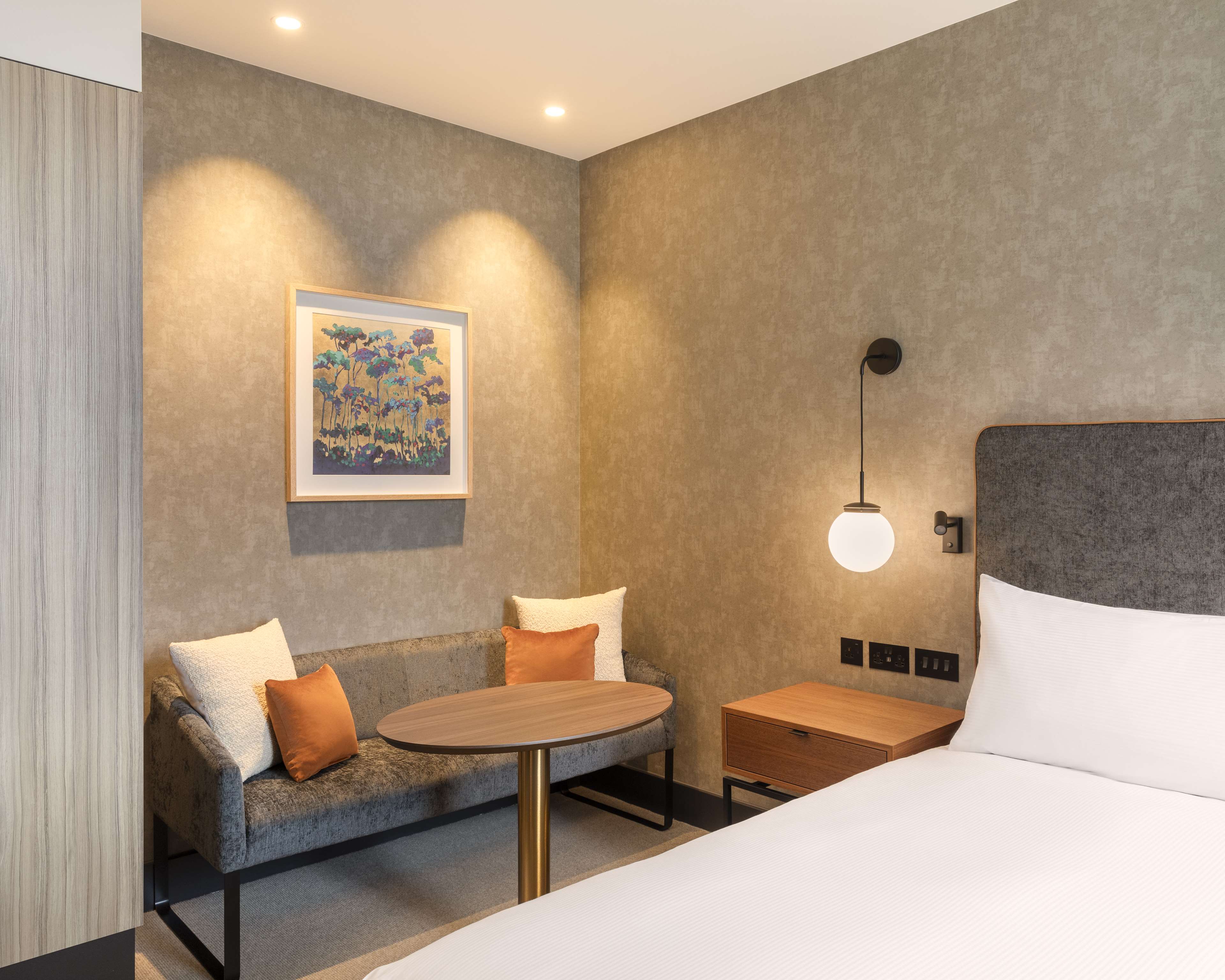 Hilton Woking Room Type - King Guest Room