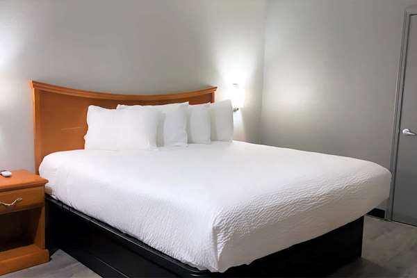  - Days Inn Bicentennial Road North Little Rock - I-40, Exit 142