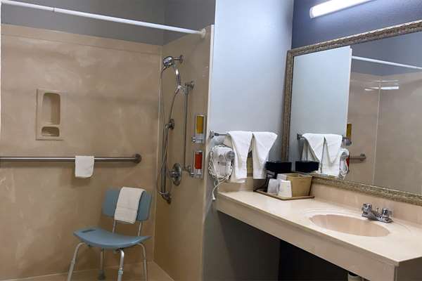  - Days Inn Bicentennial Road North Little Rock - I-40, Exit 142