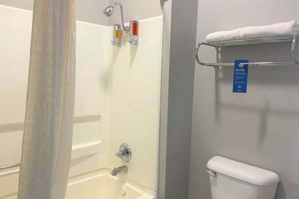  - Days Inn Bicentennial Road North Little Rock - I-40, Exit 142