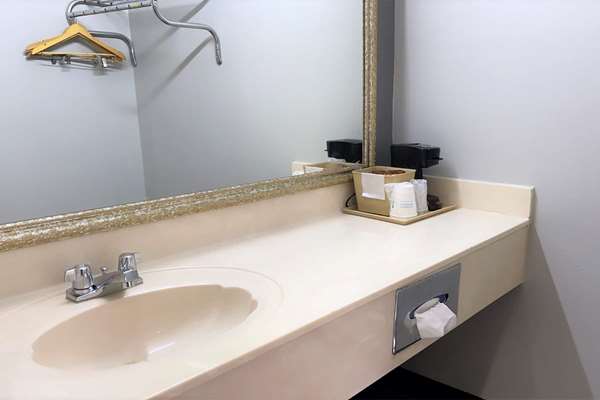  - Days Inn Bicentennial Road North Little Rock - I-40, Exit 142