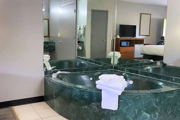  - Days Inn Bicentennial Road North Little Rock - I-40, Exit 142