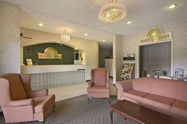  - Days Inn Bicentennial Road North Little Rock - I-40, Exit 142