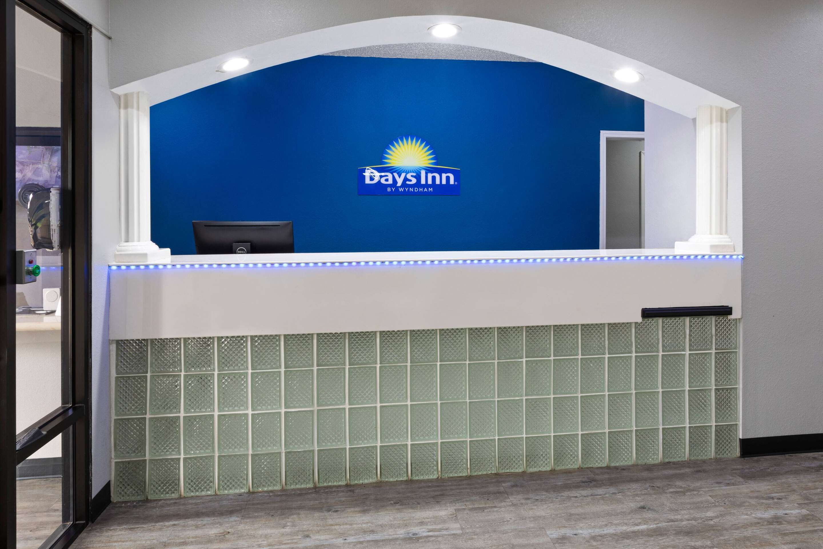 Reception | Days Inn by Wyndham North Little Rock Maumelle
