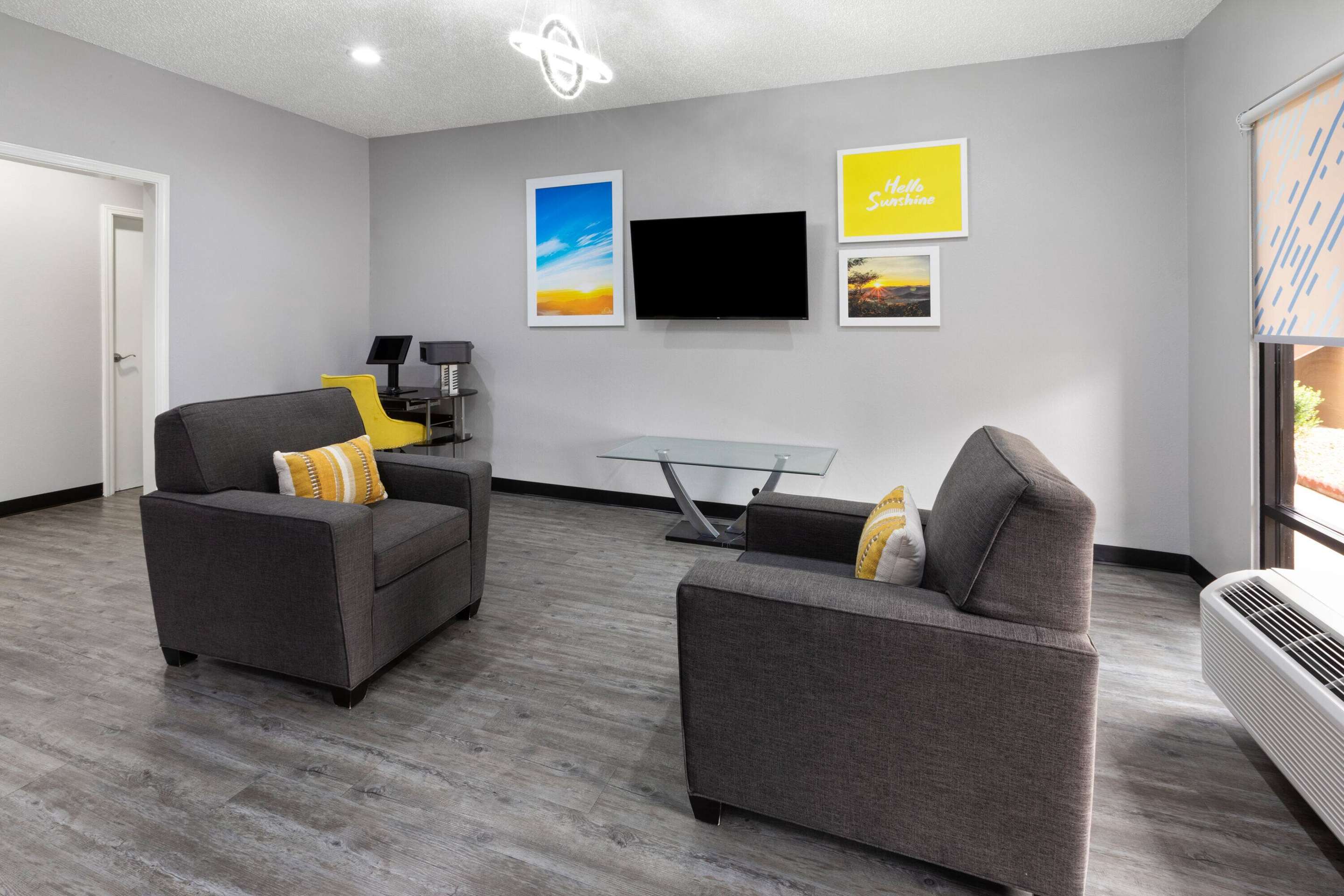 Lobby | Days Inn by Wyndham North Little Rock Maumelle