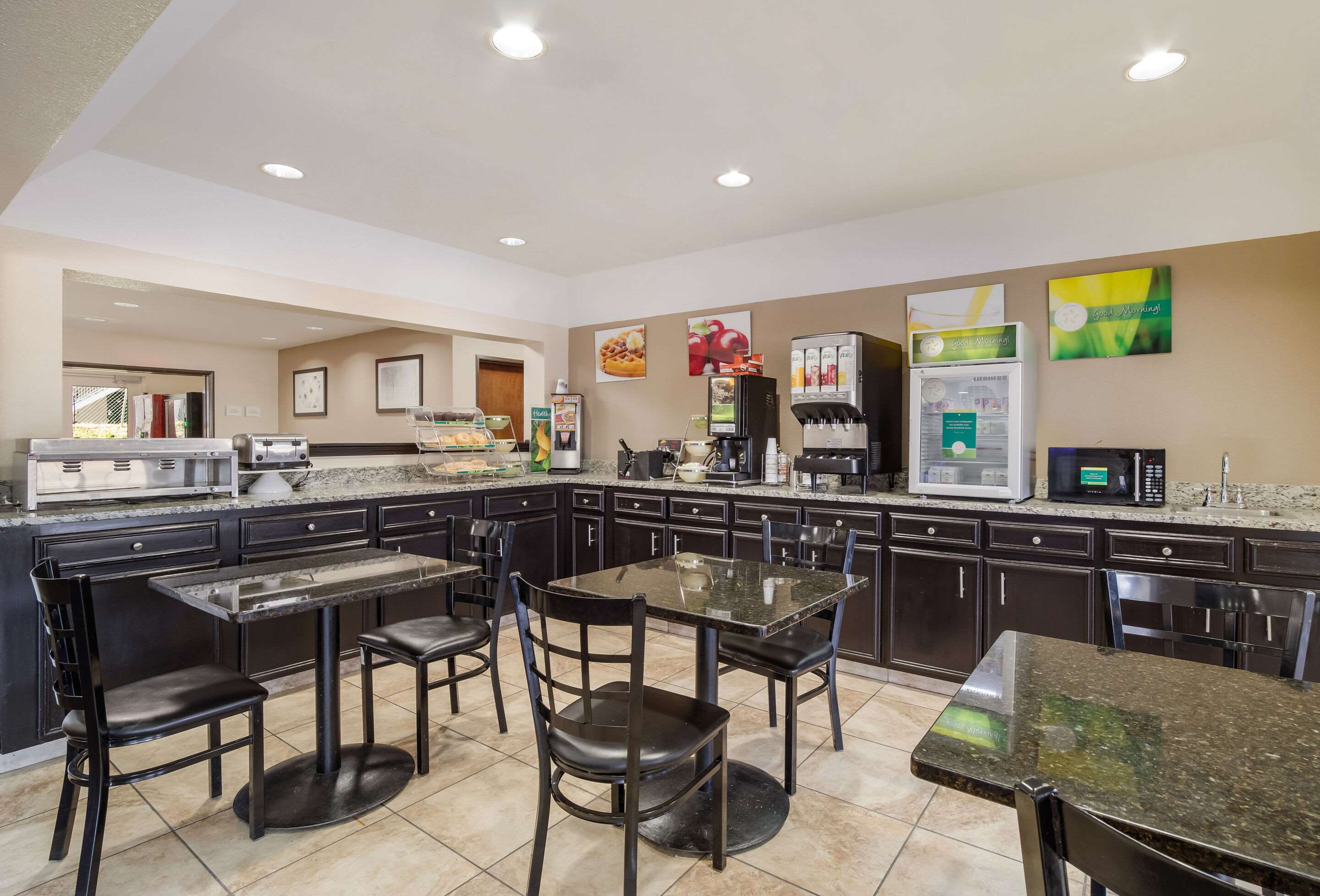 Enjoy breakfast in this seating area | Quality Inn & Suites Fort Gordon