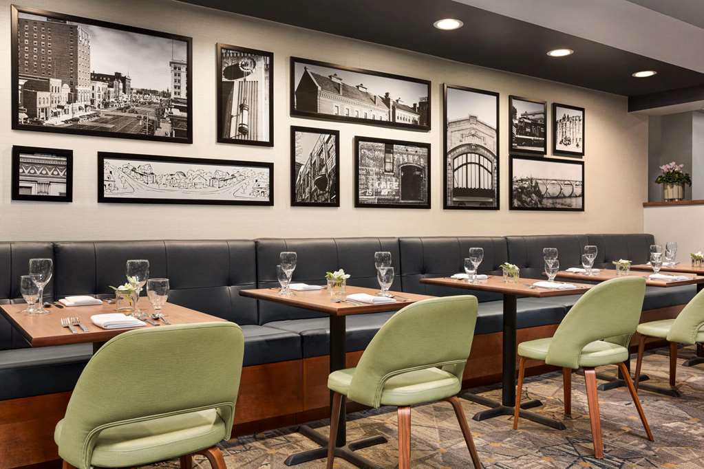 WYNDHAM FORT SMITH-guestroom-Dining,Dining Area,On-Site.jpg