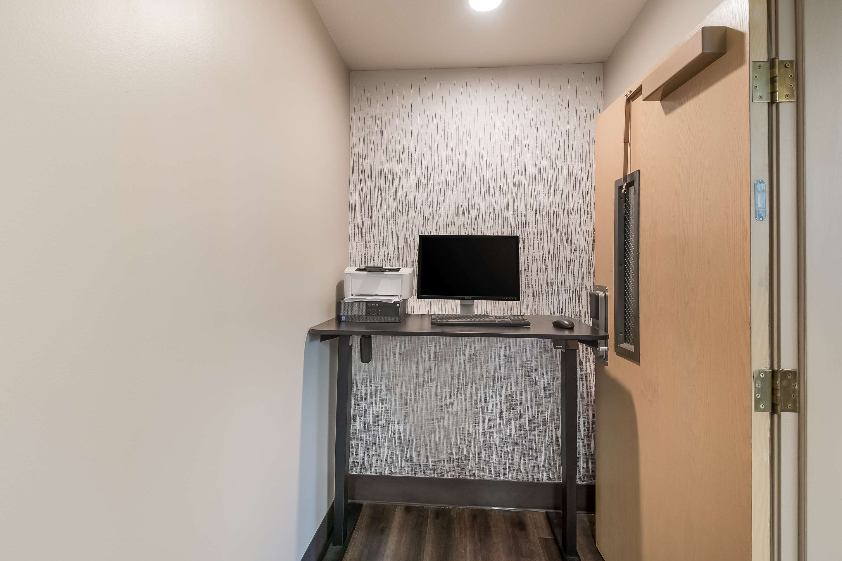 BusinessCenter | Surestay Plus Hotel By Best Western Seatac Airport