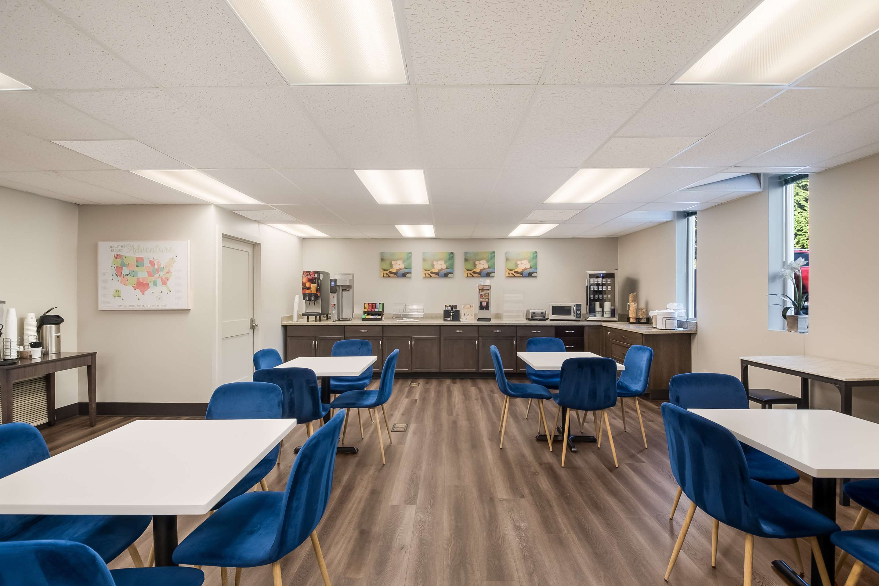 BreakfastArea | Surestay Plus Hotel By Best Western Seatac Airport