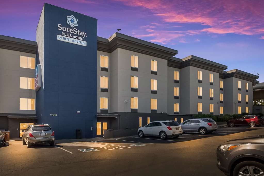 SureStay Plus Hotel by BW SeaTac Airport