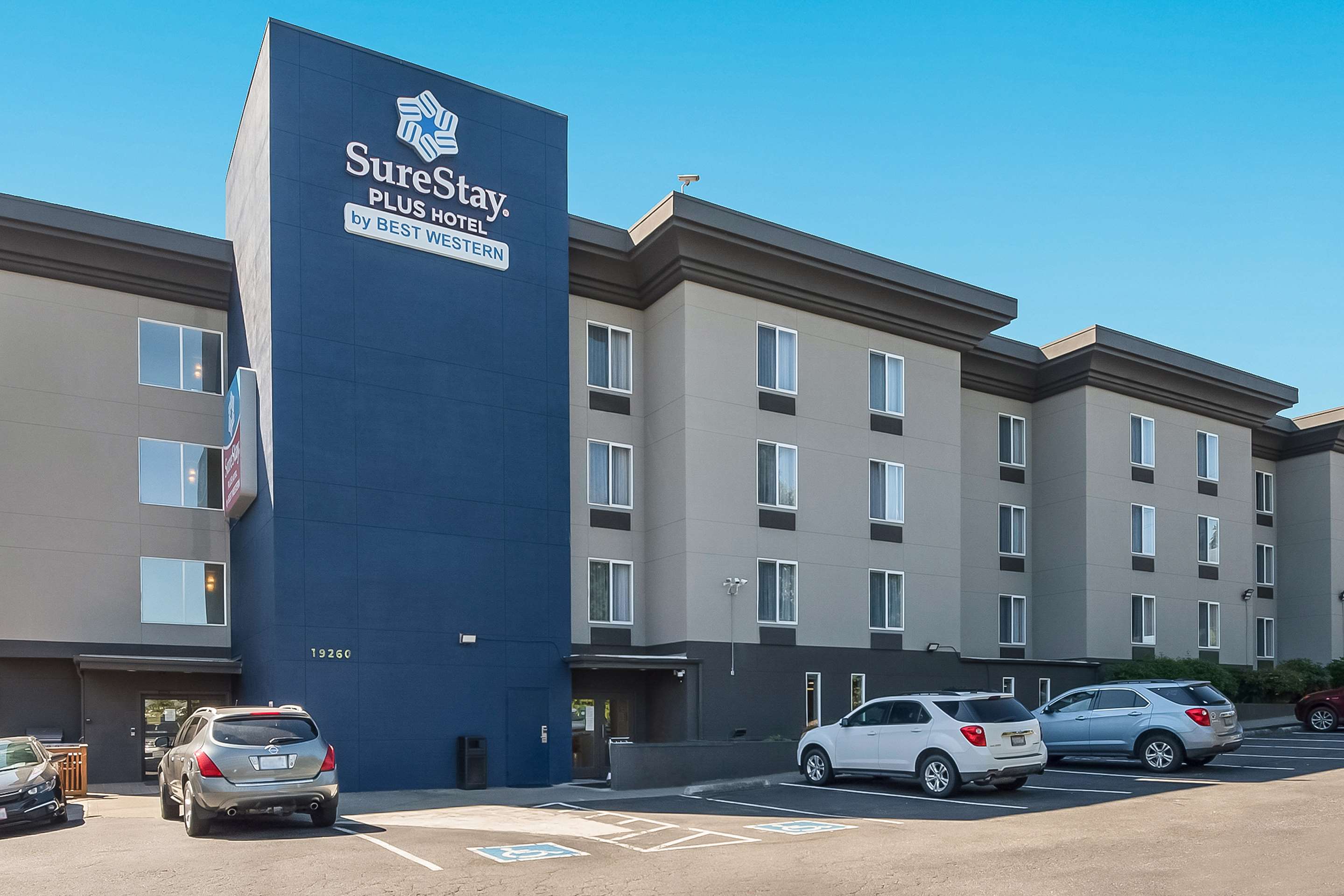 Exterior | Surestay Plus Hotel By Best Western Seatac Airport