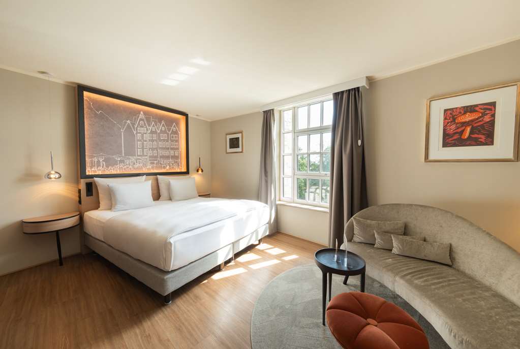 Wasserturm Hotel Cologne, Curio Collection by Hilton Room Type - 1 KING WATER DELUXE ROOM