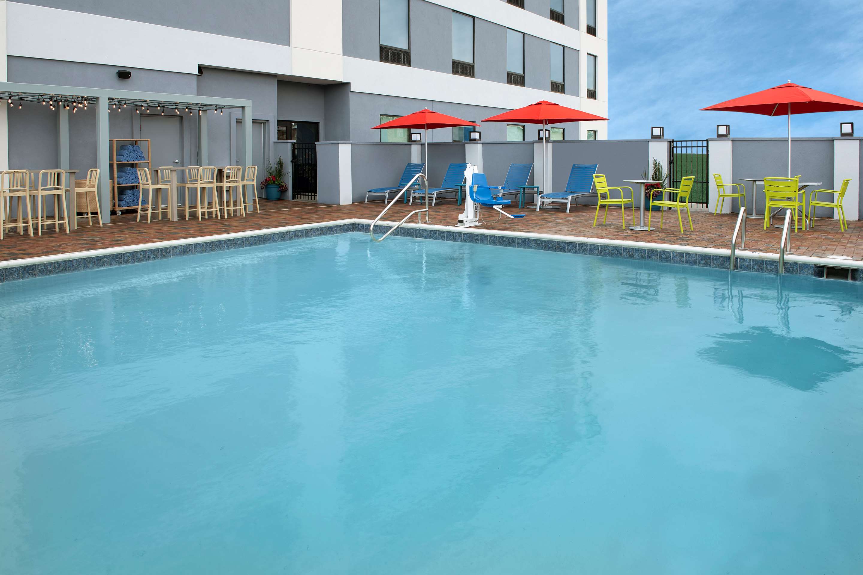 Pool | Home2 Suites By Hilton Kenner New Orleans Arpt