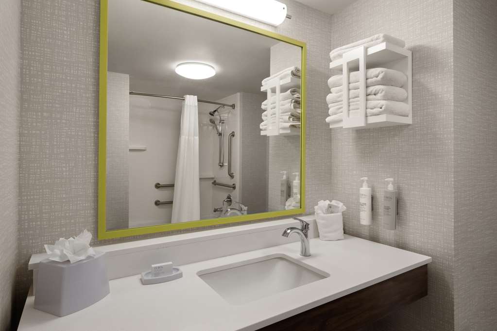 Hampton Inn by Hilton Carefree Room Type - 2QN HEA ACC RIS STE NS BAL
