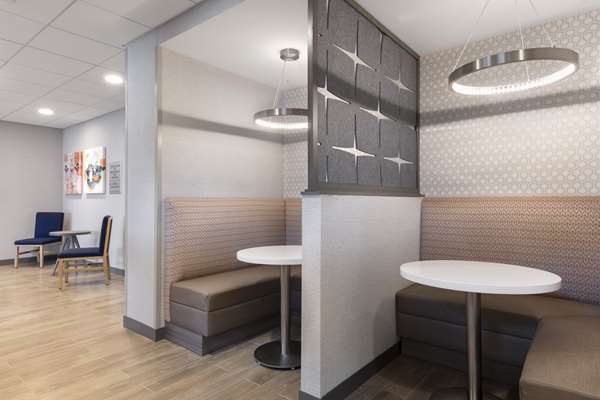 Amenities - Hampton Inn & Suites Old Town St Charles - I-70, Exit 229B