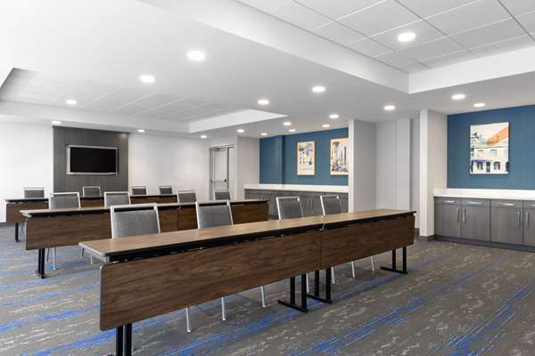  - Hampton Inn & Suites Old Town St Charles - I-70, Exit 229B