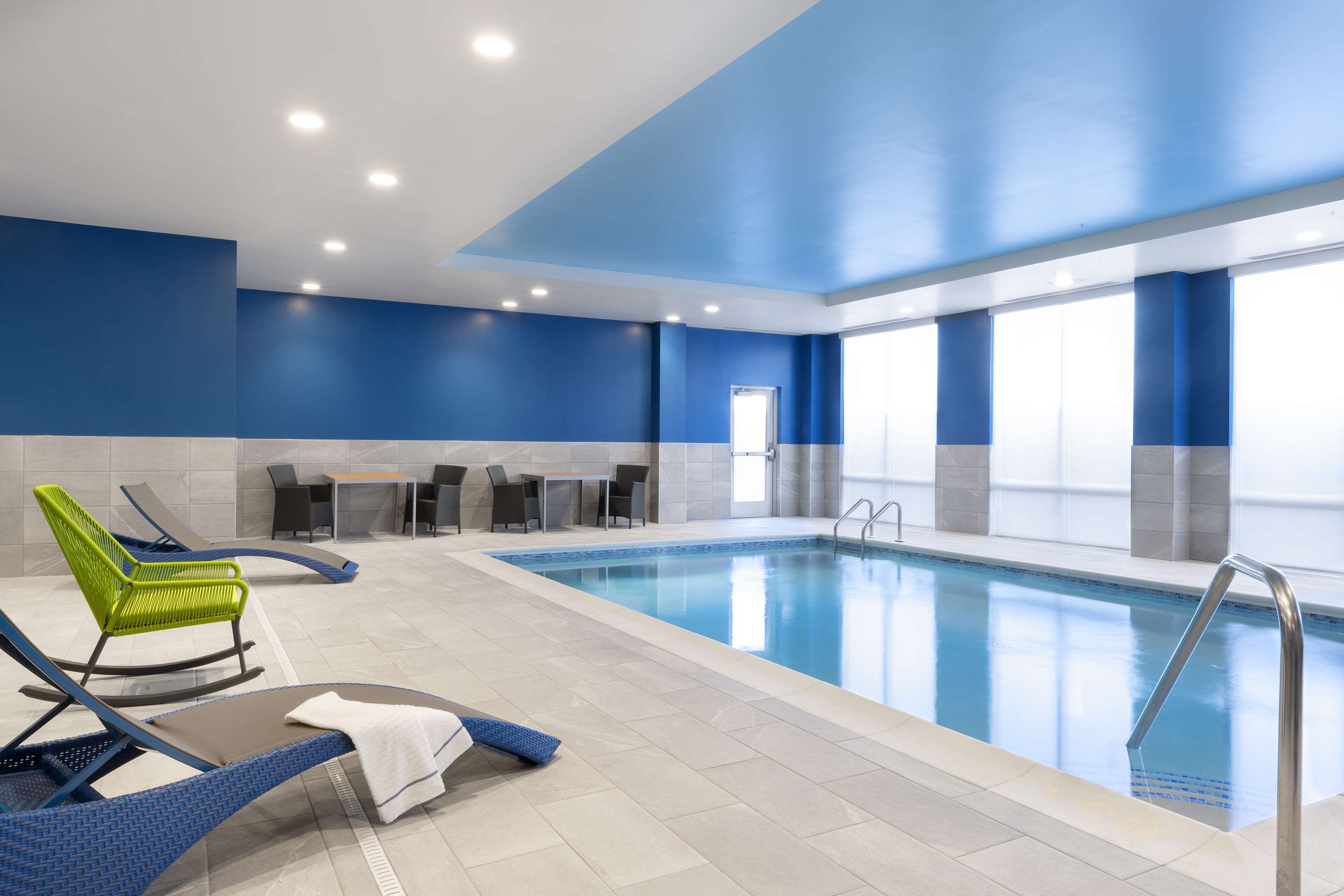 Pool | Hampton Inn & Suites St. Charles Old Town Area