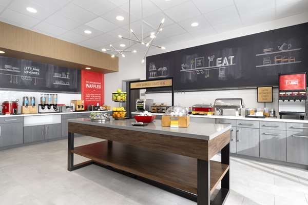 Amenities - Hampton Inn & Suites Old Town St Charles - I-70, Exit 229B