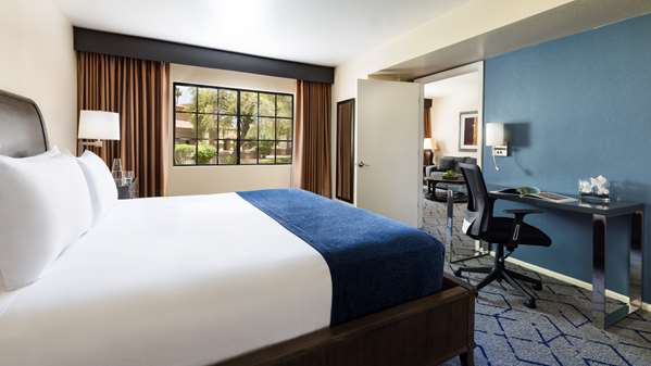 Suite - Scottsdale Plaza Resort