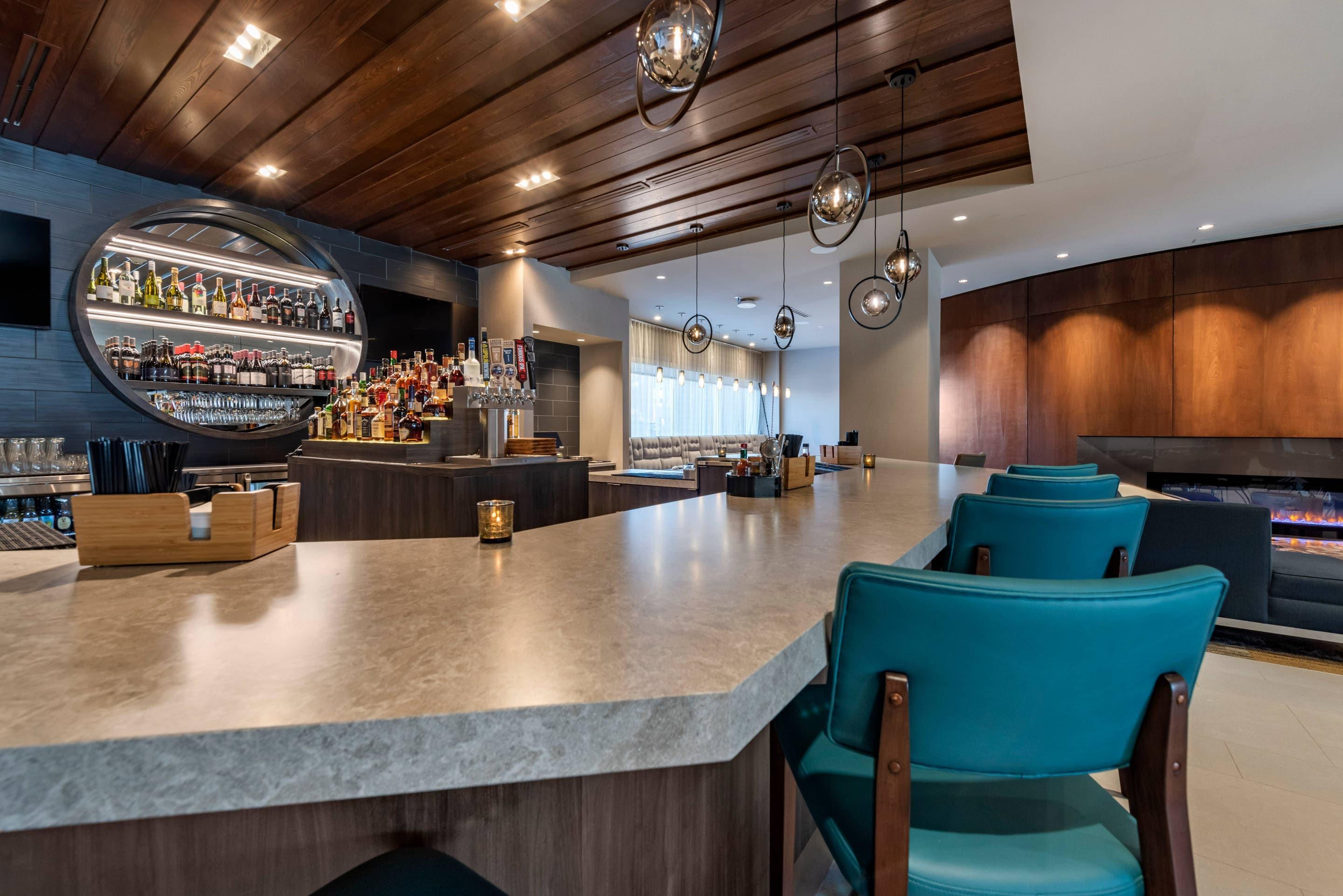 Cocktail lounge