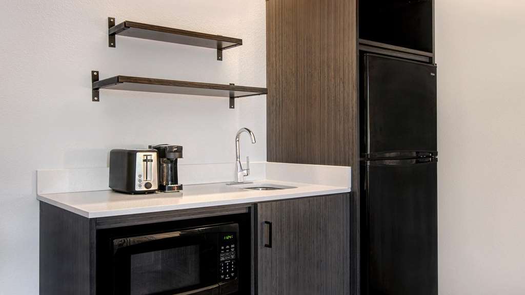 STUDIO 6 PENSACOLA, FL- WEST I-10-guestroom-Guest Room,Suite,On-Site.jpg