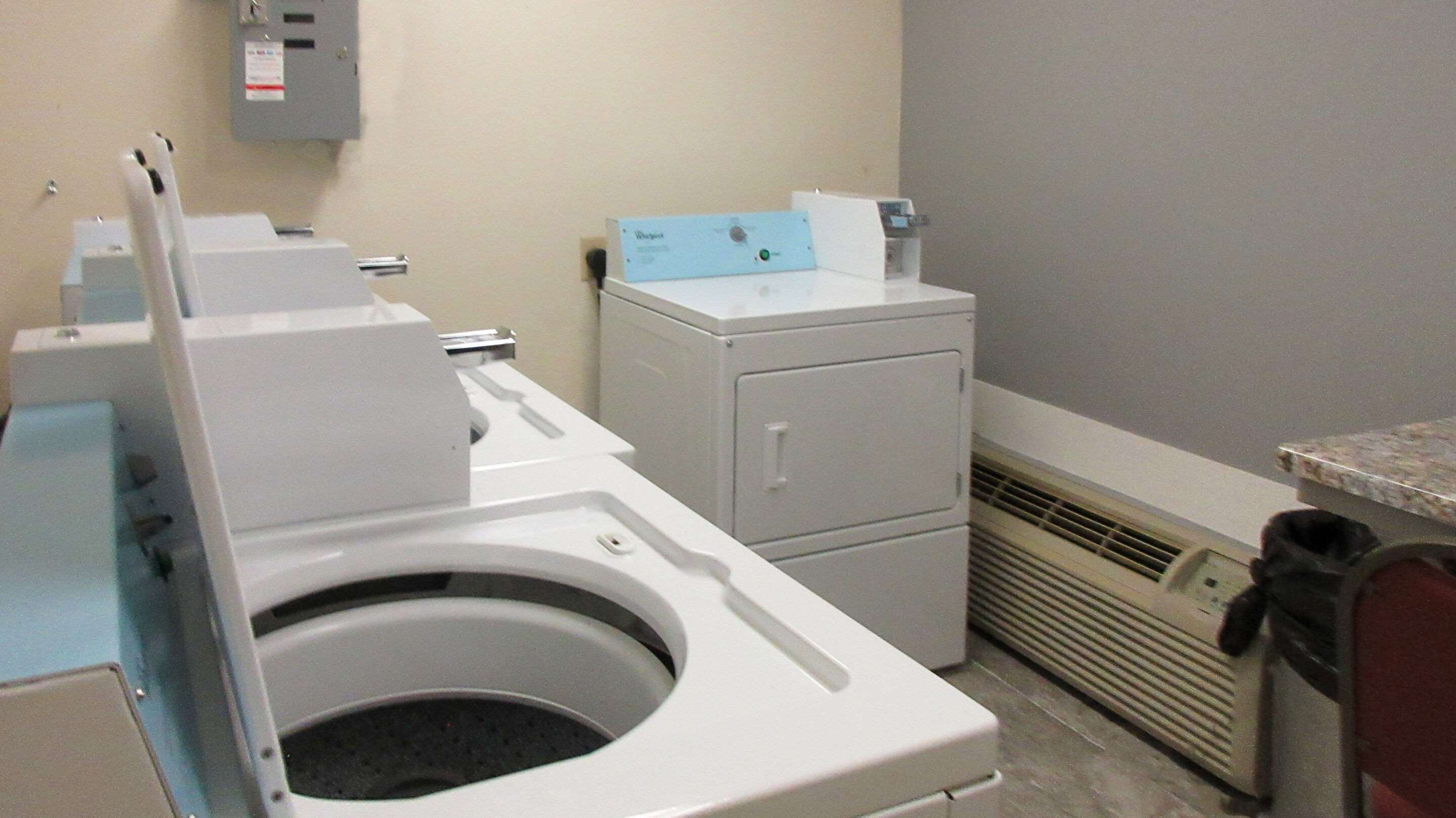 Guest laundry facilities | Clarion Pointe Evansville North