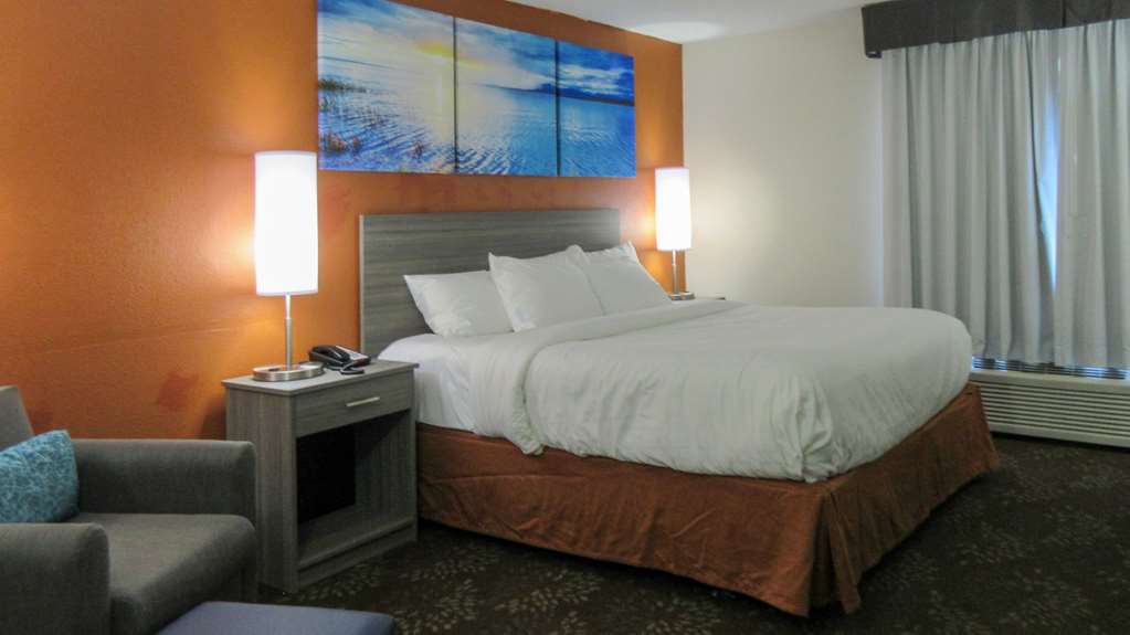 CLARION POINTE EVANSVILLE NORTH-guestroom-Guest Room,Suite,On-Site.jpg