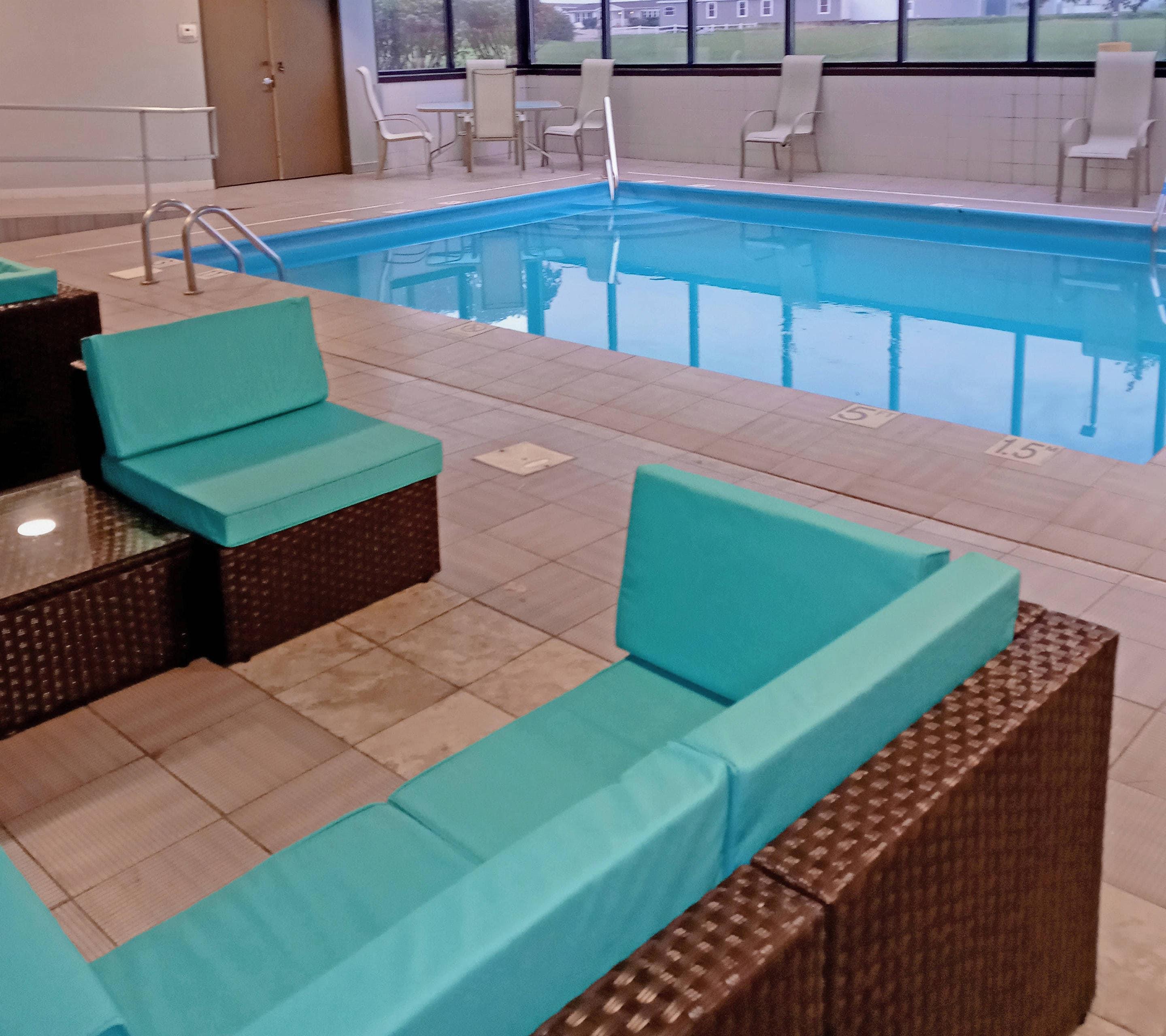 Indoor pool | Clarion Pointe Evansville North